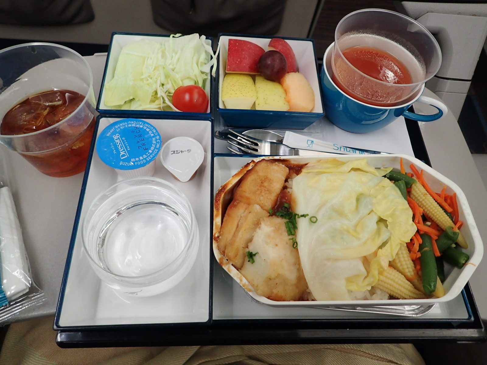 飛行機の中の食事です♫